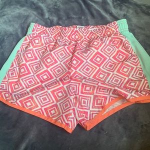 Danskin Now triangle print shorts